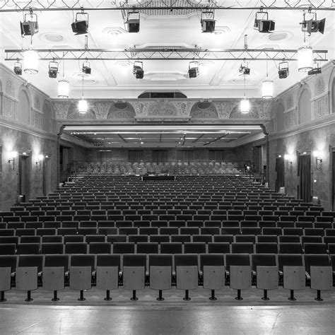theater uri